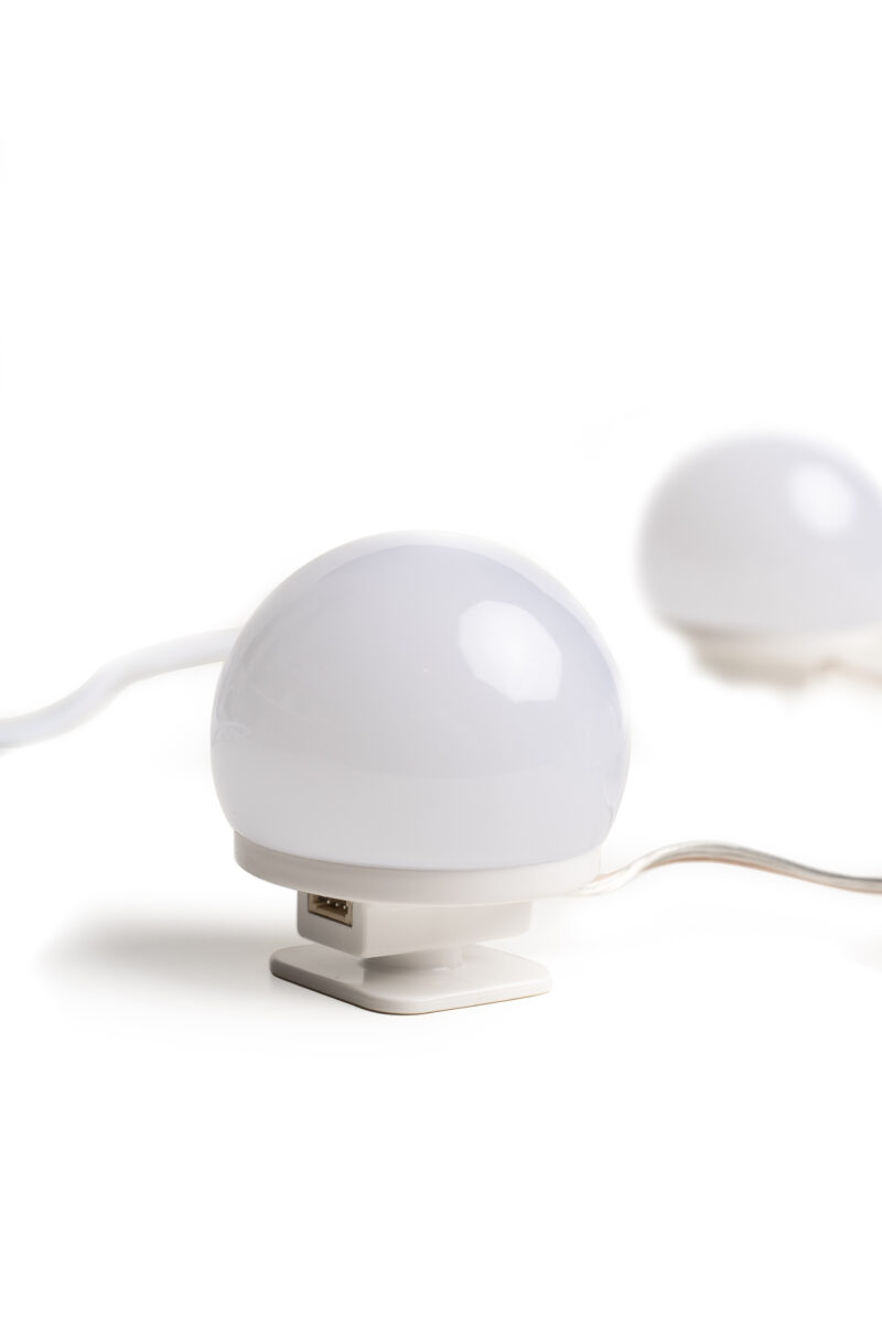 lampki led na lustro